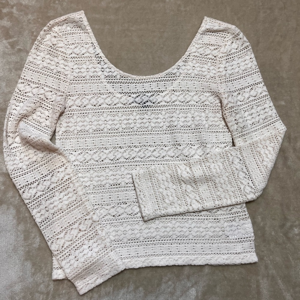 Wide round neck